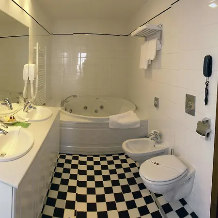 Savoy Hotel 4*