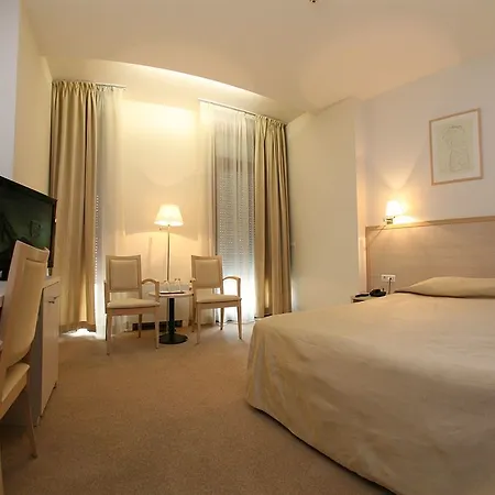 Savoy Hotel 4*